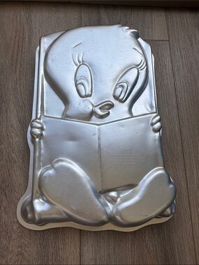 1979 Vintage Tweety Bird Metal Wilton Cake Pan w/ paper Warner Bros Looney Tunes